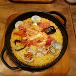 鉄鍋ビストロ＆ワイン デリカージュ - 上空から　南部鉄器で作られた魚介の炊き込みご飯パエリア風