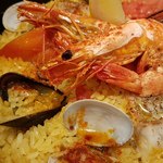 鉄鍋ビストロ＆ワイン デリカージュ - 南部鉄器で作られた魚介の炊き込みご飯パエリア風