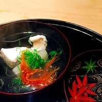 しらに田 - 白身魚の汁物。
                    見返しの紅葉柄が季節感があって素敵。