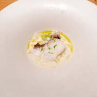 L'eau Blanche - ５皿目。真鯛、芥藍菜、百合根。
                    「芥藍菜（カイランサイ）」を見るのは初めて。中国のお野菜です。