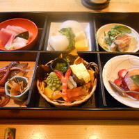いっ木 - 昼の松花堂弁当（要修行。10年後に期待）