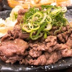 うち呑み屋 - 牛バラ肉の炭焼き