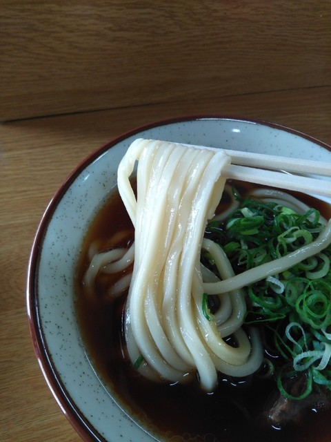 牛のイラストが目印 宇佐町どきどき系肉うどん かっちゃんうどん By 又五郎 かっちゃんうどん 香春口三萩野 うどん 食べログ