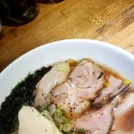 らー麺や 与 - 鶏チャーシューも入ってます