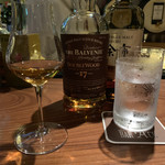 the BAR ACE - R1.6  ヴァルベニー17年ダブルウッド