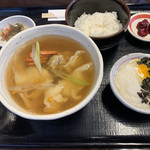 Fukuwarashi - 同行者の「かにひっつみ定食」