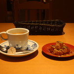 ぎをん椿庵 - ホットコーヒー、わらびもち 抹茶風味