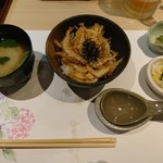 天ぷら こばし - 富山の白海老のかき揚げ丼・味噌汁・漬物(柊コース)