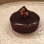 ボニュ - 水チョコの甘さとビターなタイルの相性が素敵。