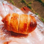 Boulangerie Le Zele - ミニウインナーパン(税抜き120円)