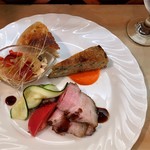 Nikuyaki cucina Epicuro - ランチ・前菜とパン