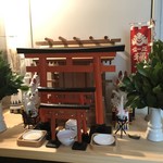 はらまさ - お店の前のお稲荷さん^_^