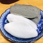 服部蒲鉾店 - 黒はんぺんと白はんぺん