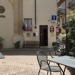 L'Inedito Vigin Mudest - 礼拝堂脇の入り口