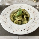 L'Inedito Vigin Mudest - Calamarata pesto e gamberi  カラマレータというパスタの茹で加減が絶妙。こんなおいしい大きなパスタは初めて。