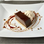 L'Inedito Vigin Mudest - 大好き Bonet all'a amaretto e gelato alla nocciola  ノッチョーラのジェラートがさっぱりしていて素晴しい。ペロッ