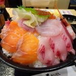 炭火活烹三是 - 大海鮮丼（特盛）1,050円