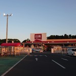 ホームセンター 山新 - 外観写真:外観です