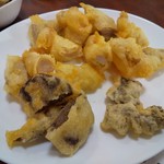 たかま - ホルモン天ぷらと白肉天ぷら4個ずつ