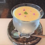 とんかつ マンジェ - 「カボチャとジャガイモの冷製スープ」（４３０円込）（２０１９年６月）コンソメベースのマッタリクリーミーな美味しさ。