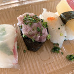 丸十タナカ - 鯛、ネギトロ、ふく、数の子