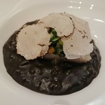 パッソ・ア・パッソ - 魚料理  今が旬のイサキにイカスミと夏トリュフ