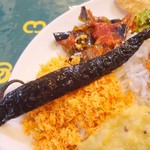 ロイヤルグリーン レストランアンドバー - ココナッツサンボルの上には大きな揚げ唐辛子