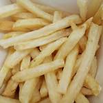 秩父宮ラグビー場 売店 - ケチャップとか欲しかったです。塩が薄いです。