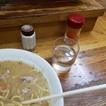 大勝軒 - お水を飲んでブレイク