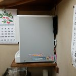 大勝軒 - 冷水機にコップがない～