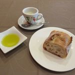 Kuchi na itariana dinmi - ランチA[パン、冷製スープ](2019/06撮影)