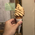 ジェラテリア アクオリーナ - キャラメルバナナのジェラートソフト（650円）税込