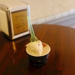 ジェラテリア アクオリーナ - アマゾンカカオ バナナモーレ 黒糖マスカルポーネ（670円）税込