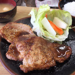 ラーメン とんかつ 忠 - 2019年6月。ロース生姜焼き定食990円。ロースが3枚。