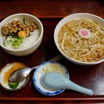 満留賀 - ミニネバネバ丼セット（温かいたぬきそば）　950円