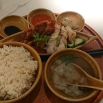 シンガポール海南鶏飯 - シンガポールチキンライス ハーフ&ハーフ 1,050円