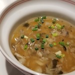 馳走 啐啄一十  - ③羅臼昆布出汁の冷製茶碗蒸し、鼈(静岡県浜名湖産)餡
      産卵期は夏、旬は冬、養殖は浜名湖が有名。
      鼈は獣臭を感じ易いのですが、こちらでは心配無用。
      滋味深くコクがあり、食べ易く美味しい♪