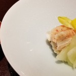 馳走 啐啄一十  - ④毛蟹(北海道オホーツク海産、脱皮したての若蟹)、蟹味噌、毛蟹コンソメ
      脱皮した若い毛蟹の甘み、蟹味噌も良い。
      しかし殻を8時間煮て作った毛蟹コンソメは圧巻！
      口腔内を毛蟹が席巻しました！