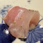 馳走 啐啄一十  - ⑧赤甘鯛(静岡県駿河湾産、サスエ前田魚店、3日寝かせ)
      産卵期は夏～秋、旬は冬～春
      上品な脂の旨みと甘みが特に印象的。
      軟らかいですがダレてなく、モチモチ感があり素晴らしい食感です。