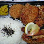 飲食笑商何屋ねこ膳 - 揚げ物セット弁当