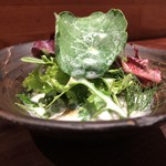 アカ - 新鮮な京野菜を笠に見立てる演出