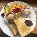 カフェアンドショップ ロータスランド - 2019/06/23
      モーニング A set 紅茶 380円
      週替りおまかせセット 豆乳担々麺 550円
      プリン 220円×2個
      玉子焼き 250円