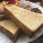 カフェアンドショップ ロータスランド - 2019/06/23
      モーニング A set 紅茶 380円
      週替りおまかせセット 豆乳担々麺 550円
      プリン 220円×2個
      玉子焼き 250円