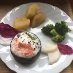 カフェアンドショップ ロータスランド - 2019/06/23
      モーニング A set 紅茶 380円
      週替りおまかせセット 豆乳担々麺 550円
      プリン 220円×2個
      玉子焼き 250円
