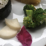 カフェアンドショップ ロータスランド - 2019/06/23
      モーニング A set 紅茶 380円
      週替りおまかせセット 豆乳担々麺 550円
      プリン 220円×2個
      玉子焼き 250円