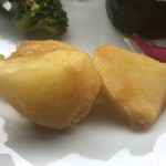 カフェアンドショップ ロータスランド - 2019/06/23
      モーニング A set 紅茶 380円
      週替りおまかせセット 豆乳担々麺 550円
      プリン 220円×2個
      玉子焼き 250円