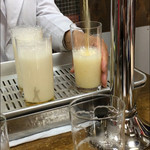 ビールスタンド重富 - 3度注ぎ作成中