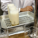 ビールスタンド重富 - 3度注ぎ作成中