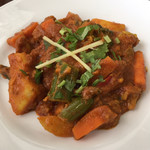 インド・ネパール料理アビヤン - まかないカレー。野菜ごろごろなドライタイプのカレー