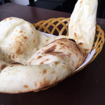 インド・ネパール料理アビヤン - ナンはおかわり自由